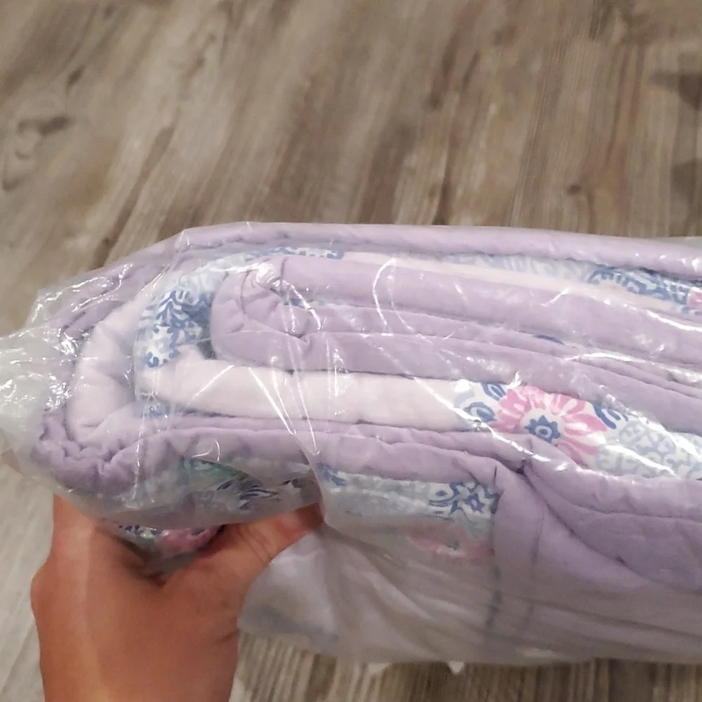 Company Kids Olivia Liliac Twin Quilt